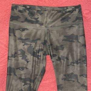 Lululemon Wunder Under Crop